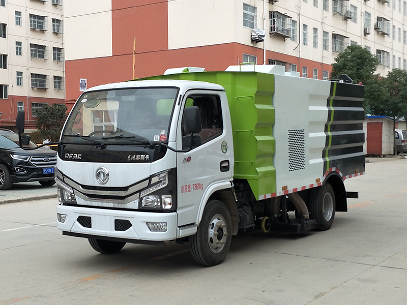 東風小多利卡5方吸塵車