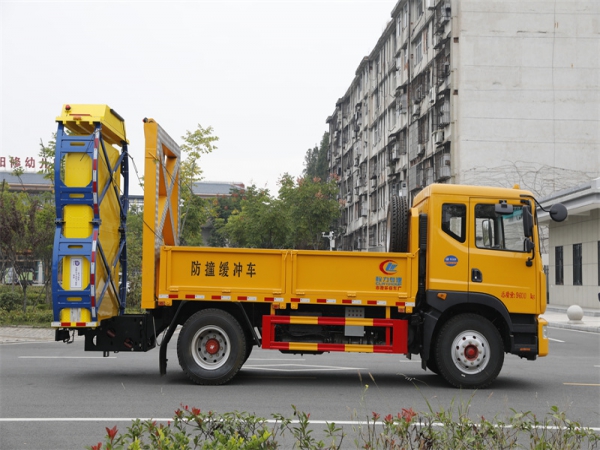 D9防撞車